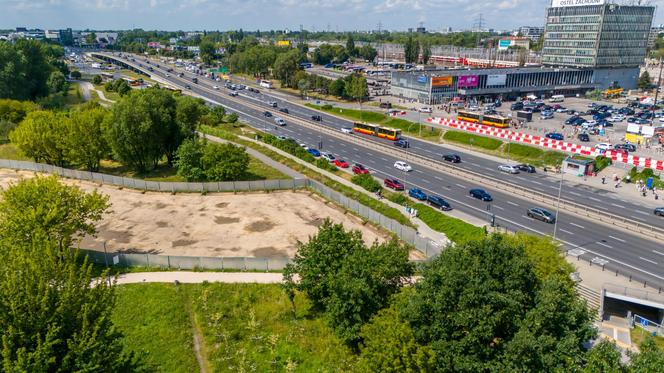 Odkrywkowa budowa tunelu tramwajowego pod parkiem Pięciu Sióstr na Ochocie