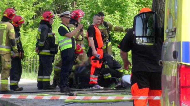 Auto uderzyło w drzewo i stanęło w płomieniach. Spłonęły trzy osoby!