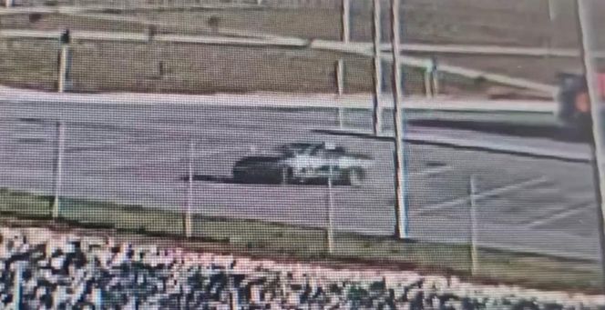 Szalony drift na parkingu w Piasecznie! Myślicie, że to wszystko? Kierowca nie miał prawa jazdy od roku!