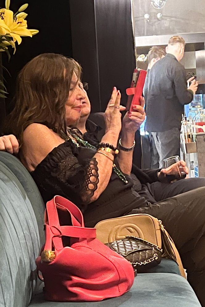 Agnieszka Perepeczko je, pije i tańcuje w środku nocy