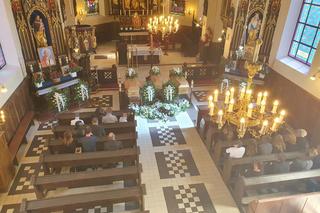 Rodzina zginęła wracając z wakacji. Rozdzierający serce pogrzeb Esterki, Artura i Łucji