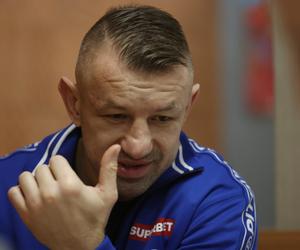 Oczy wychodzą z orbit na widok tego, jak Tomasz Adamek wygląda przed walką z Bandurą na FAME MMA. Forma 47-latka powala