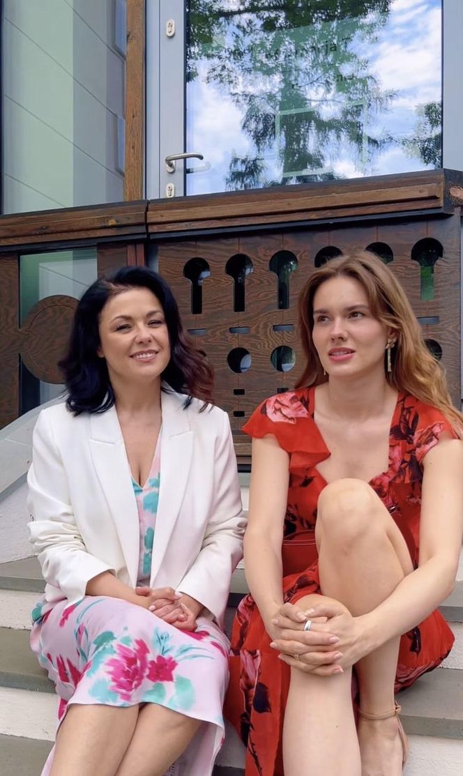 M jak miłość. Kinga (Katarzyna Cichopek), Franka (Dominika Kachlik)