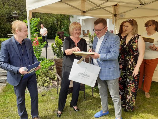 W uroczystości z okazji 10-lecia Szansy w Siedlcach wzięli udział przedstawiciele różnych lokalnych organizacji pomocowych