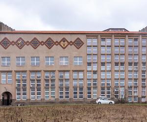 Biblioteka SGH - zdjęcia. Zobacz wspaniałe wnętrza warszawskiego gmachu