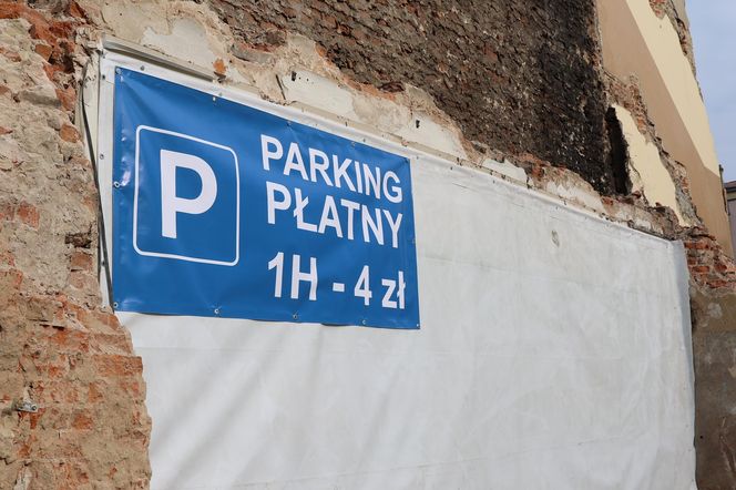 Parking w miejscu wyburzonej kamienicy przy ul. Bernardyńskiej 10 w Lublinie