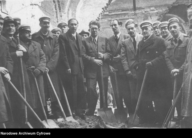 Odgruzowywanie Warszawy