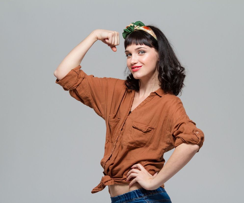 Czy należy wysoko oceniać samego siebie? Czy to nie kłóci się z dobrym wychowaniem? Przechwalanie się jest jednak lepsze niż ukrywanie swoich osiągnięć. W obecnych czasach skromność jest passé, trzeba się chwalić!