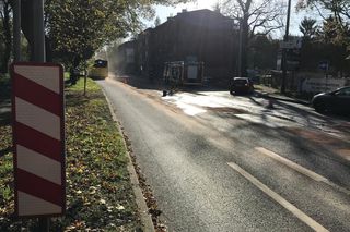 Na drogę wylało się paliwo. Gigantyczne utrudnienia w Rudzie Śląskiej