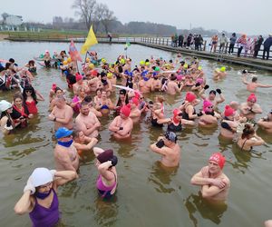 Mazowieckie Morsy otworzyły sezon morsowania 2025/2026 nad zalewem w Siedlcach