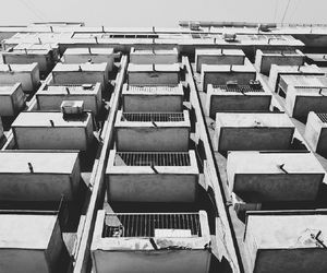 Chłopczyk walczy o życie po upadku z piątego piętra. Sąd zdecydował w sprawie matki