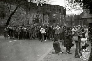 13 grudnia 1981 w Krakowie: brutalne akcje ZOMO, protesty i złamane nadzieje