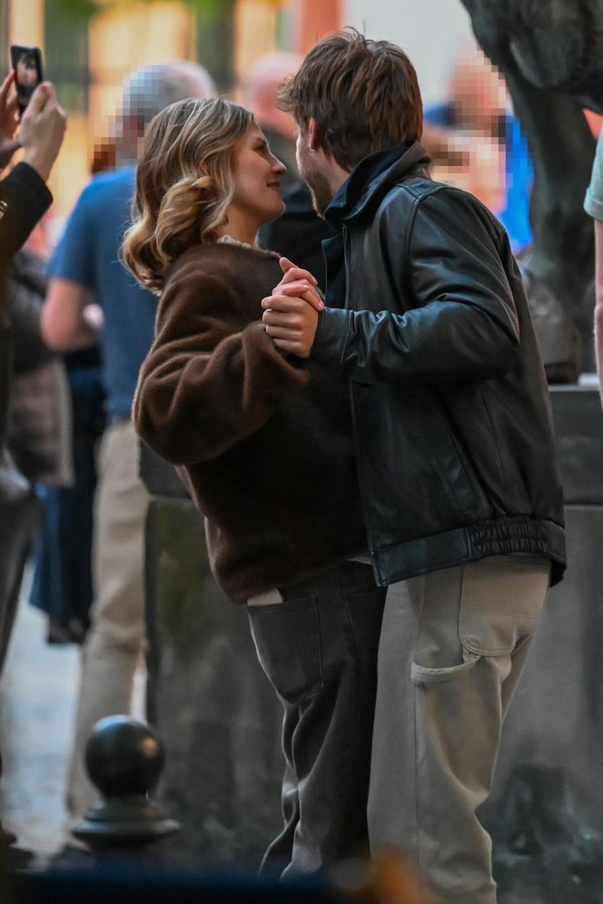 Maciej Musiał całował ukochaną na balkonie