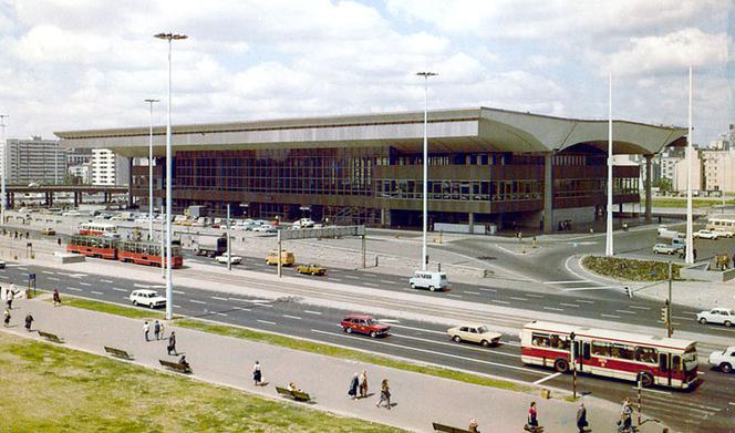 Warszawan centralna/Warsaw_Central_railway_station_photo_75