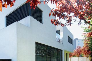 Bryła i wnętrza nietypowego bliźniaka