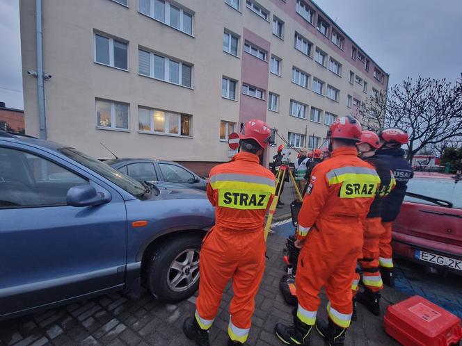 Wybuch pieca w bloku mieszkalnym w Strykowie w województwie łódzkim 