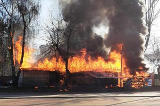 Pożar na terenie spółdzielni pracy w Marysinie Wawerskim