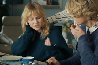 Barwy szczęścia, odcinek 3190. Emilka (Jessica Frankiewicz), Małgorzata (Adrianna Biedrzyńska), Malwina (Joanna Gleń)