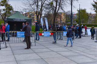Koronawirus, Toruń: Zaszczep się w majówkę! Ogromne kolejki przed CKK Jordanki. Mnóstwo chętnych