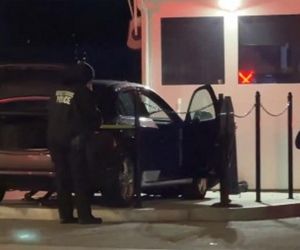 Panika pod Białym Domem. Auto sforsowało bramę. W budynku był Donald Trump!