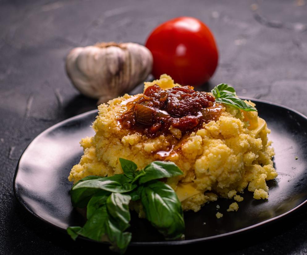 polenta z kiełbasą