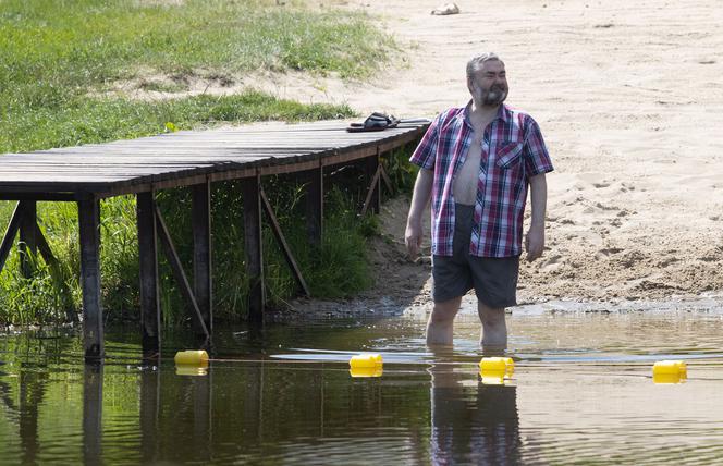 Karol Karski. Kupił flaszkę i odpoczął nad Świdrem