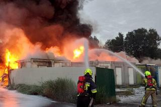 Kilkanaście wybuchów w Sławkowie. Płoną zbiorniki z paliwem