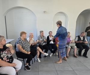 Były opowieści o herbacianych zwyczajach, wspomnienia dawnych spotkań przy stole, a także degustacje różnych gatunków herbat 