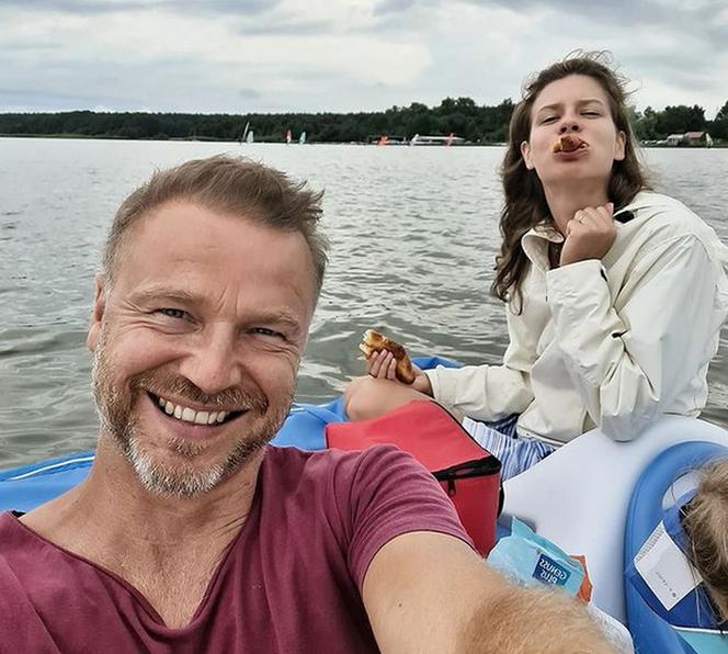 Krystian Wieczorek i jego żona Maria Szafirska-Wieczorek na łódce