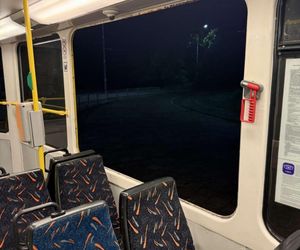 Grupa nastolatków zdemolowała tramwaj