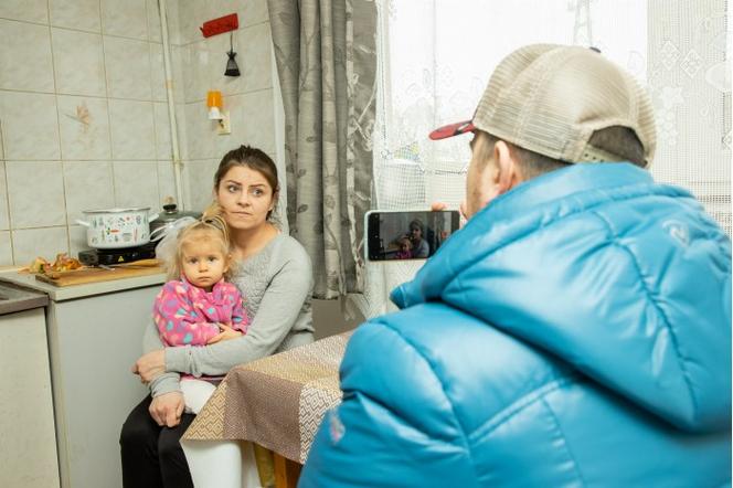 Skandal w Otwocku! Sąd zabrał jej synka, bo bezduszni urzędnicy nie chcą dać jej mieszkania 