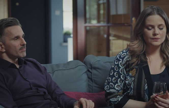 M jak miłość, odcinek 1877: Anita (Melania Grzesiewicz), Kamil (Marcin Bosak)