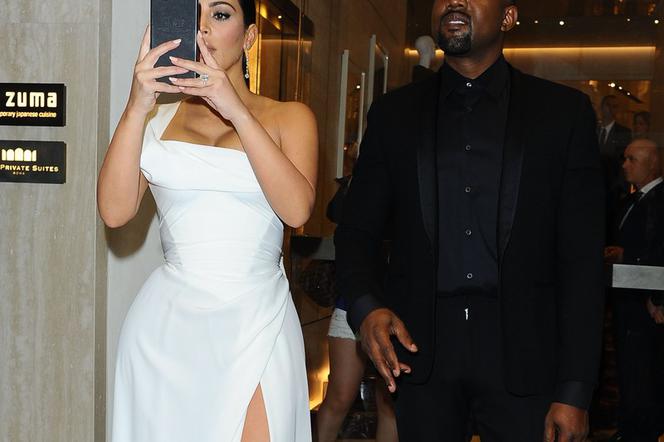 Kim Kardashian w białej sukni