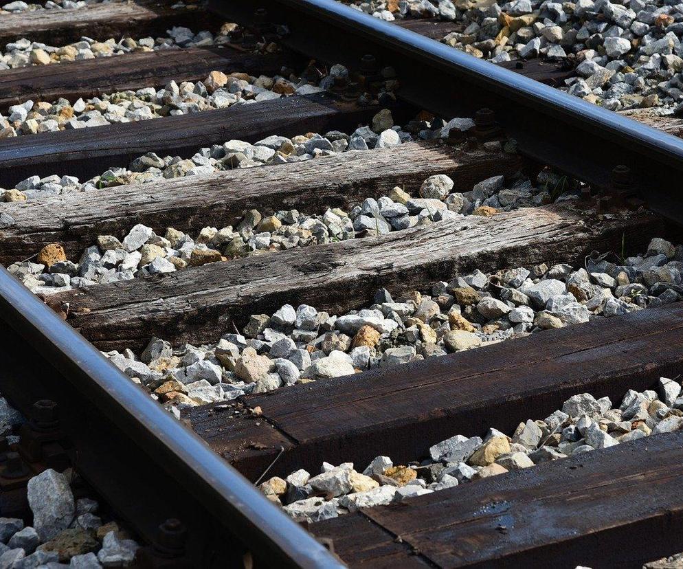 Tragedia na torach kolejowych w Krakowie. Nie żyje mężczyzna potrącony przez pociąg
