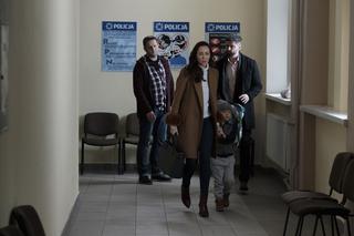 Przyjaciółki 11 sezon odcinek 130. Żółkowski (Kamil Maćkowiak), Tadzio (Kacper Dyka), żona Żółkowskiego (Dorota Czaja), Igor (Daniel Szczypa)