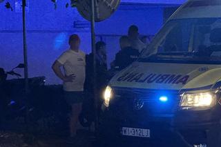 Atak nożownika na Woli. Ranny przebiegł kilkaset metrów i padł na ziemię. Zatrzymali jedną osobę, trwa akcja policji