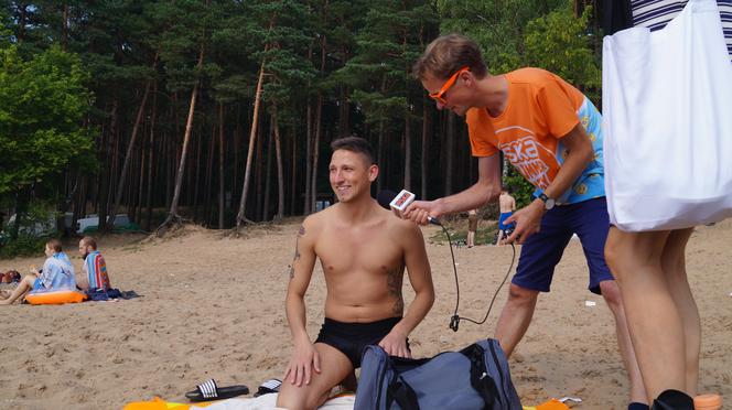 Szaleństwo w wodzie i na lądzie. Patrol ESKA Summer City wpadł na plażę do Piecek [WIDEO, ZDJĘCIA]