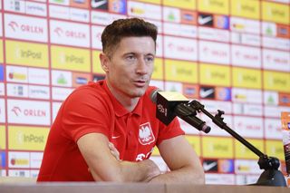Robert Lewandowski znów jest blondynem! Fani są zachwyceni nową fryzurą piłkarza