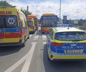 Gwałtowne hamowanie autobusu w Łomży! Dwie kobiety zostały zabrane do szpitala ZDJĘCIA