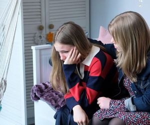 M jak miłość odc. 1882. Lenka (Olga Cybińska), Sara (Nadia Smyczek)