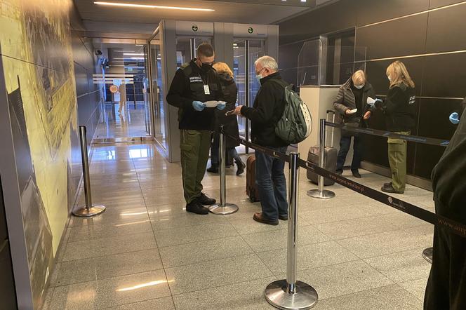 Sześciu obcokrajowców zatrzymanych na lotnisku we Wrocławiu za złamanie zasad kwarantanny