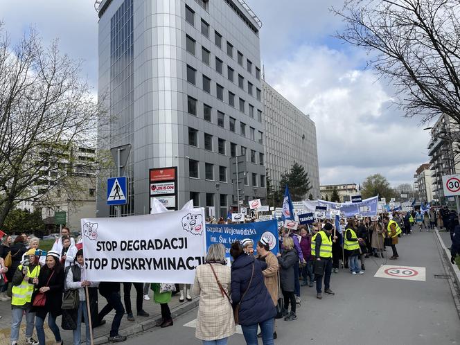 Protest pielęgniarek w Krakowie 12.04.