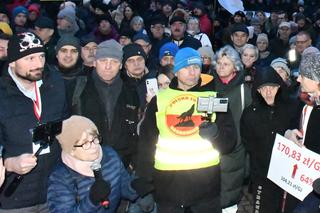 Ogromny protest pod urzędem miasta w Piotrkowie! Ludzie nie wytrzymali podwyżek [ZDJĘCIA]
