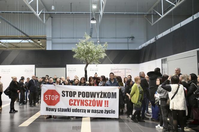 Protesty na Marywilskiej 44. Najemcy nie chcą olbrzymich podwyżek 