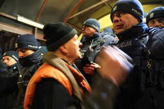 Demonstracja w obronie Kamińskiego i Wąsika. Pod komendą zebrał się tłum ludzi
