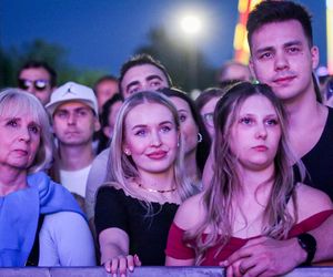 Sosnowiec Fun Festival. Publiczność szaleje przed sceną