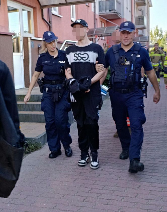 Niewiarygodne! 22-latek skoczył z drugiego piętra i uciekł do mieszkania. Co się stało w Siedlcach?