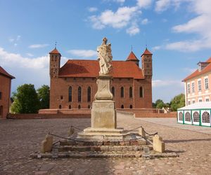   To miasto ma najładniejszy rynek w woj. warmińsko-mazurskim. Zobacz, co mówi AI