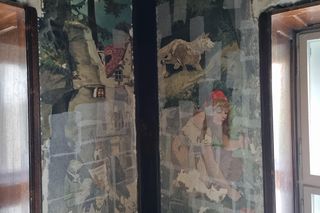 Zaskakujące odkrycie w pałacu w Damnicy. Malowidła z postaciami z bajek braci Grimm pochodzą z XIX wieku!