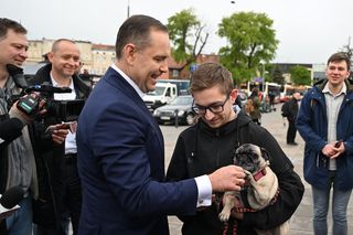 Karol Nawrocki w Gdańsku rozdawał pączki